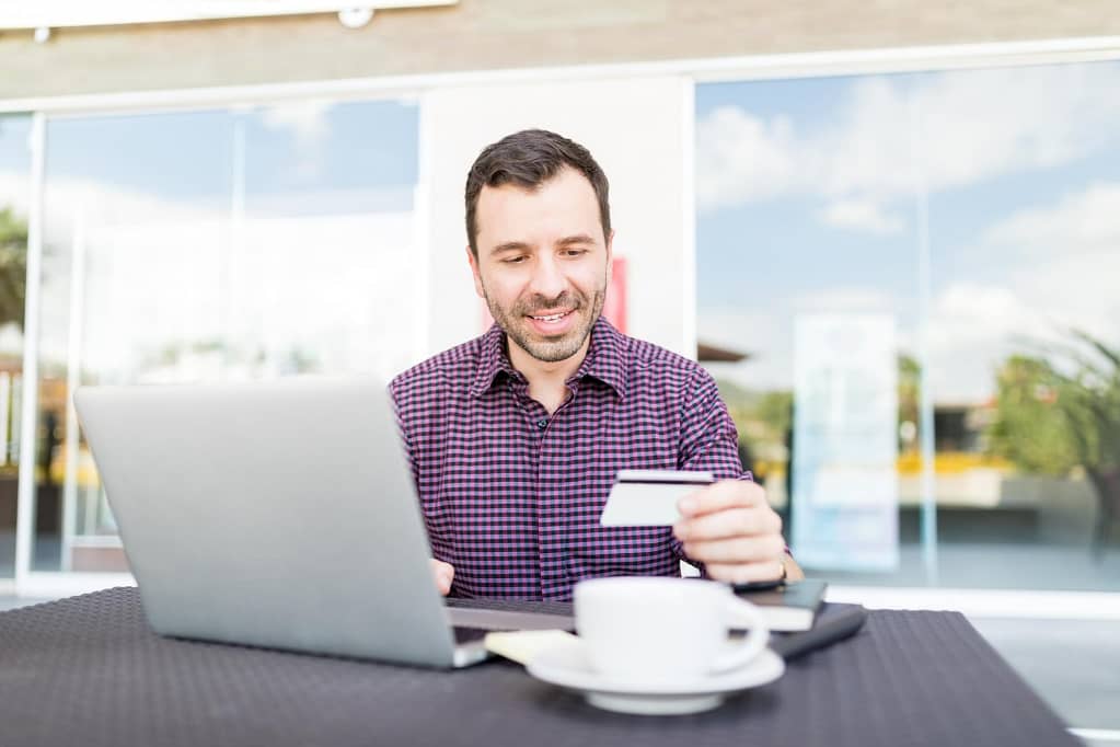 Man selling car online using laptop, hassle-free process saves time and reduces stress with Eco Recycle.